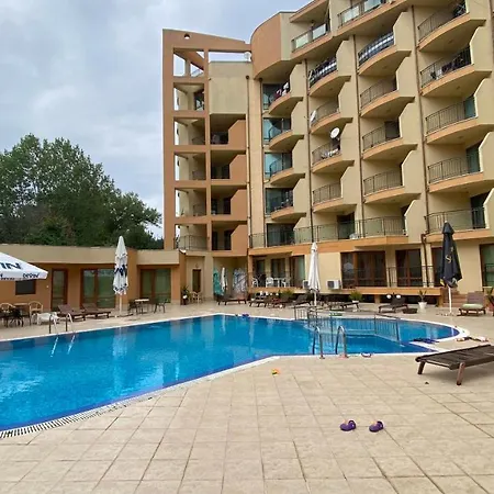 Amadeus 1 - 13b Large Two Bedroom Apartment *